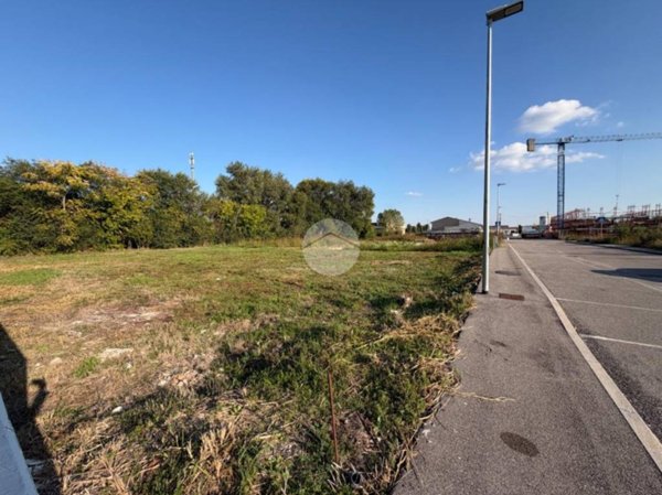 terreno edificabile in vendita a San Giovanni Lupatoto