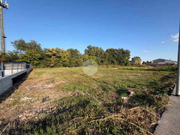 terreno edificabile in vendita a San Giovanni Lupatoto