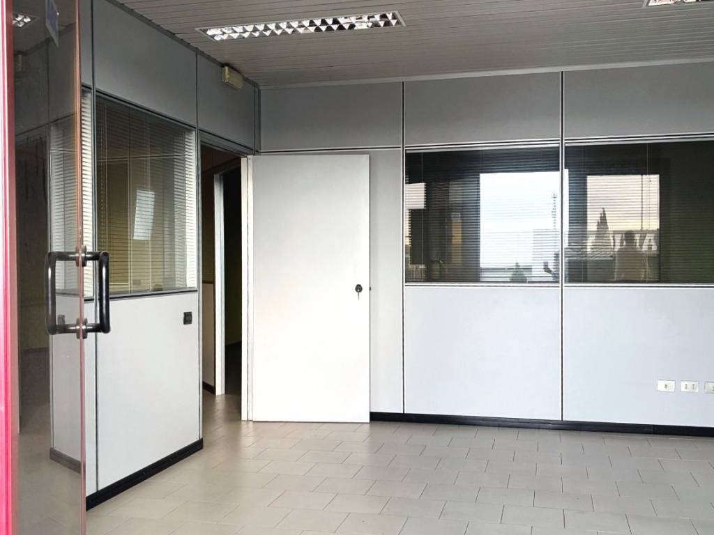 ufficio in vendita a San Giovanni Lupatoto