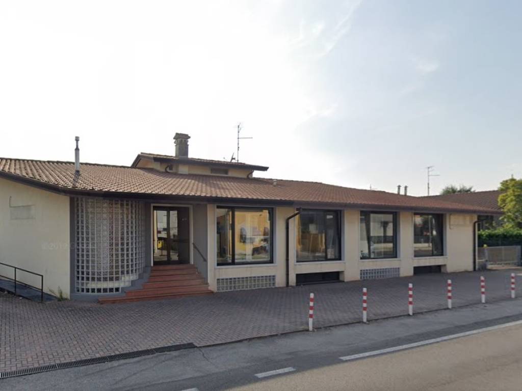negozio in vendita a San Giovanni Lupatoto in zona Raldon