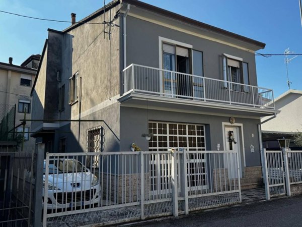 casa indipendente in vendita a San Giovanni Lupatoto