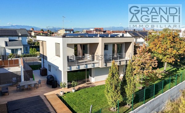 casa indipendente in vendita a San Giovanni Lupatoto in zona Pozzo