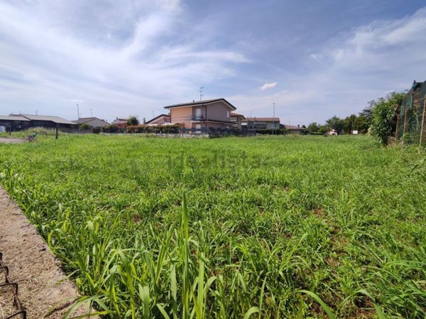 terreno edificabile in vendita a San Giovanni Lupatoto