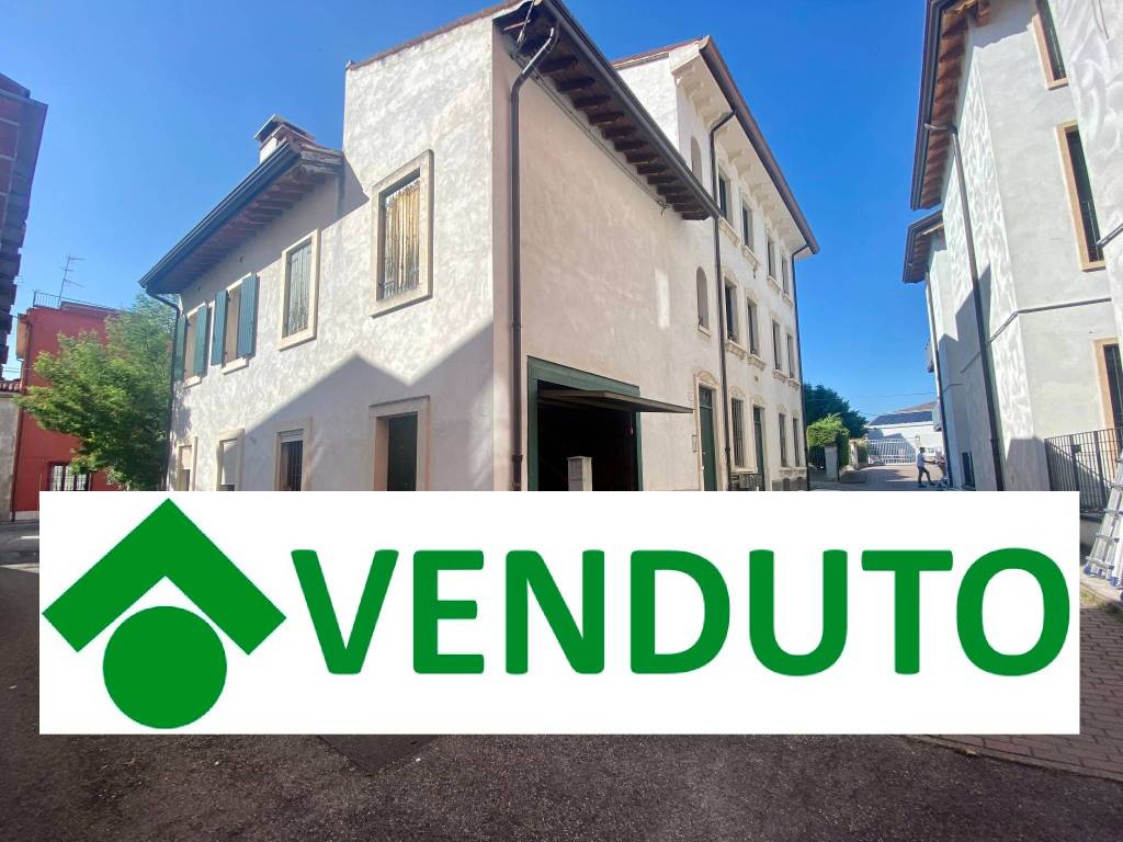 casa indipendente in vendita a San Giovanni Lupatoto