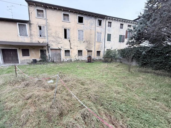casale in vendita a San Giovanni Lupatoto in zona Raldon