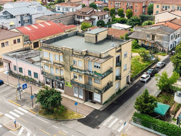intera palazzina in vendita a San Giovanni Lupatoto