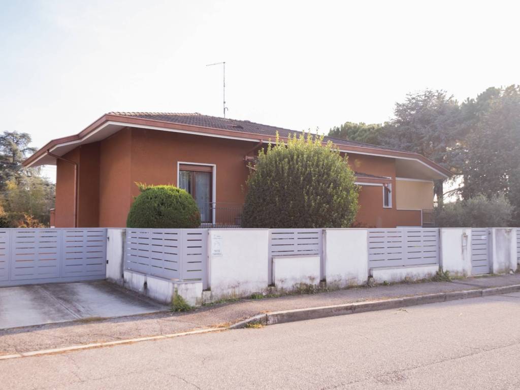 casa indipendente in vendita a San Giovanni Lupatoto