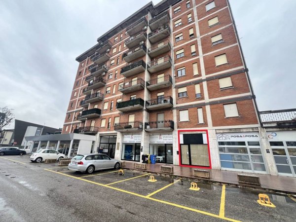 negozio in vendita a San Giovanni Lupatoto