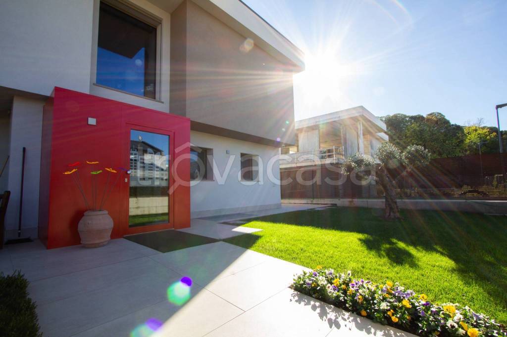 casa indipendente in vendita a San Giovanni Lupatoto in zona Pozzo