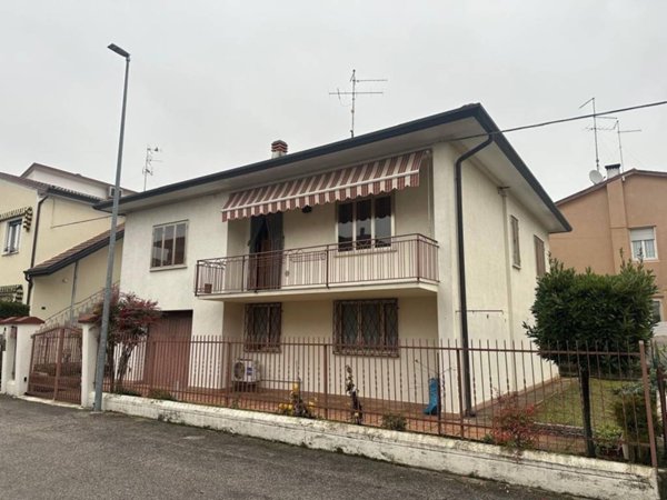 casa indipendente in vendita a San Giovanni Lupatoto