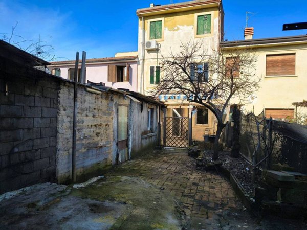 casa indipendente in vendita a San Giovanni Lupatoto