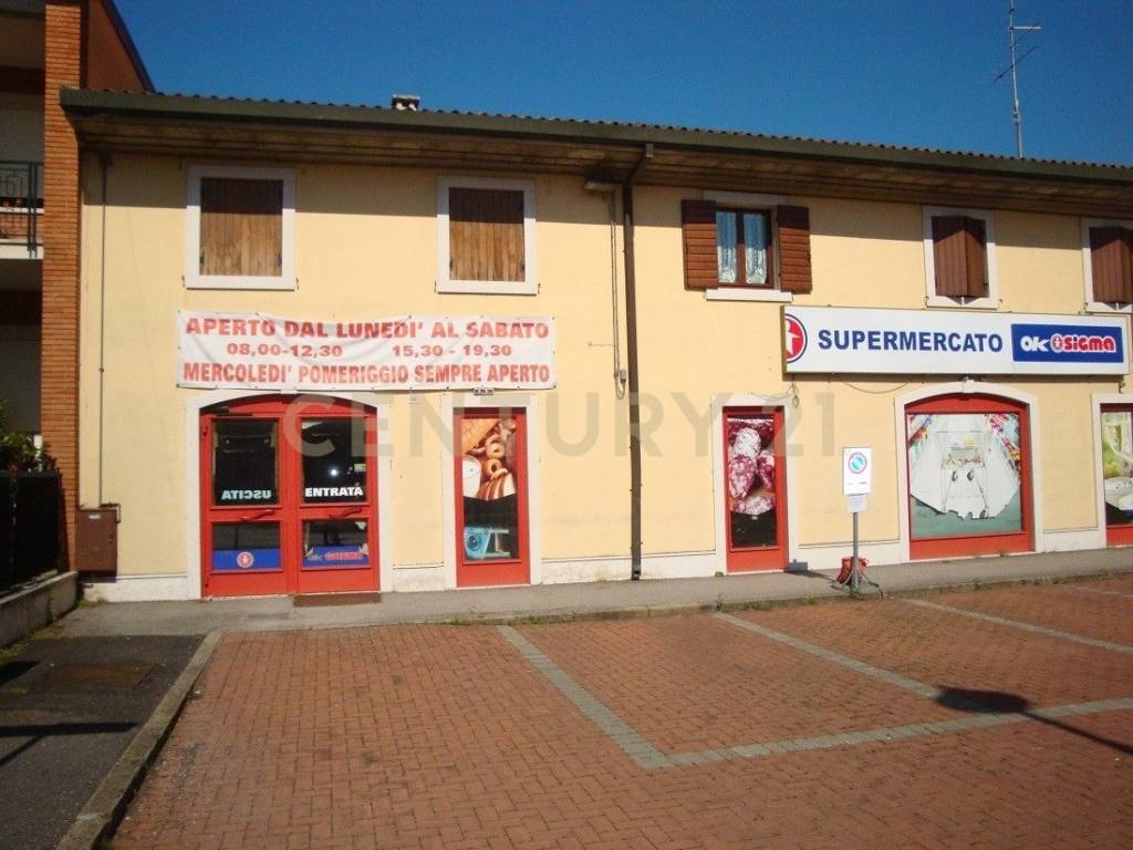 negozio in vendita a San Giovanni Lupatoto in zona Raldon