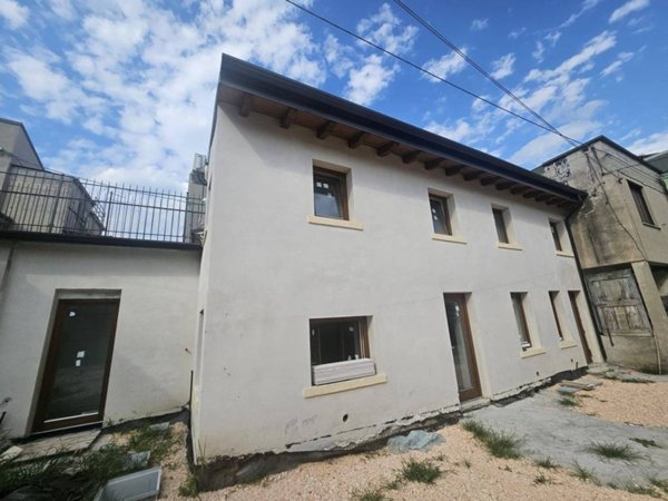 casa indipendente in vendita a San Giovanni Lupatoto