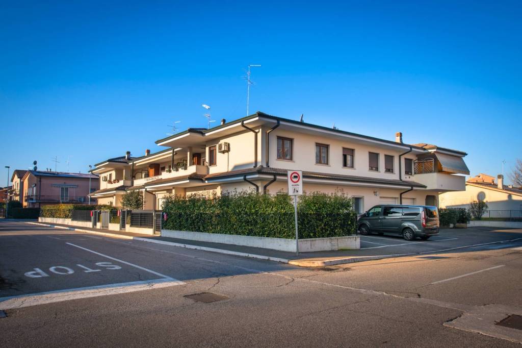 locale commerciale in vendita a San Giovanni Lupatoto