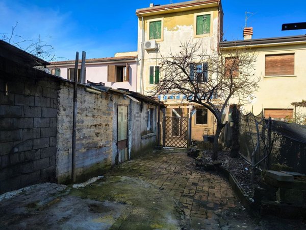 casa indipendente in vendita a San Giovanni Lupatoto