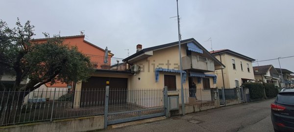 casa indipendente in vendita a San Giovanni Lupatoto