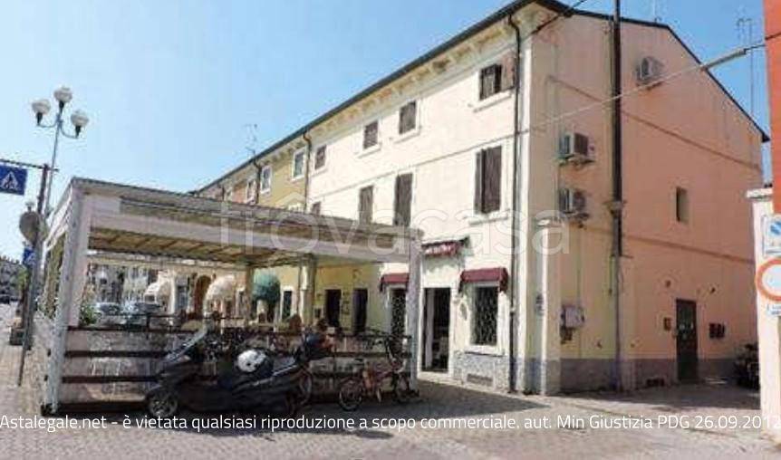 negozio in vendita a San Giovanni Lupatoto in zona Raldon