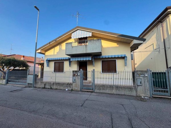 casa indipendente in vendita a San Giovanni Lupatoto