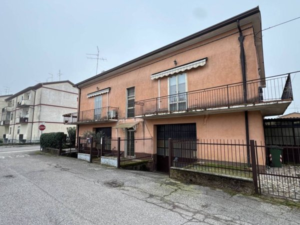 casa indipendente in vendita a San Giovanni Lupatoto
