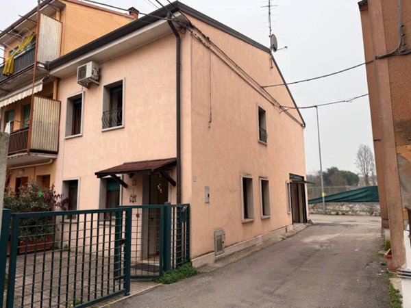 casa indipendente in vendita a San Giovanni Lupatoto