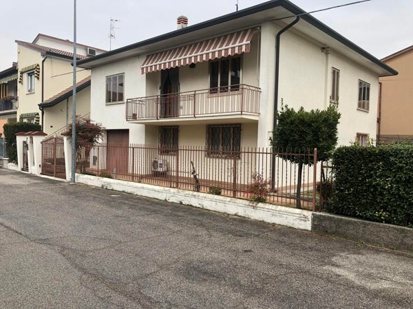 casa indipendente in vendita a San Giovanni Lupatoto