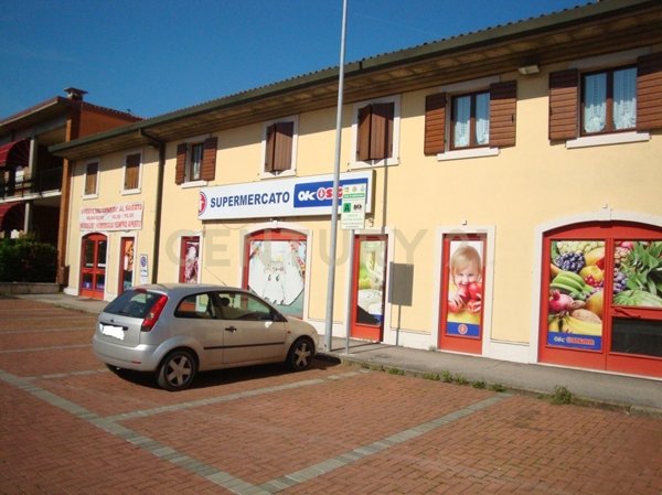 locale commerciale in vendita a San Giovanni Lupatoto in zona Raldon