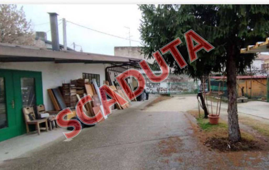 negozio in vendita a San Giovanni Lupatoto in zona Pozzo
