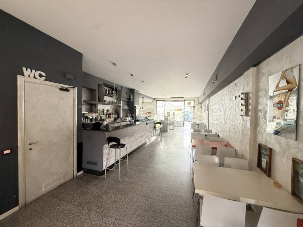 negozio in vendita a San Giovanni Lupatoto in zona Pozzo