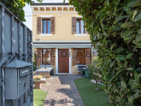 casa indipendente in vendita a San Giovanni Lupatoto