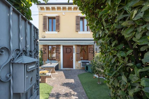 casa indipendente in vendita a San Giovanni Lupatoto