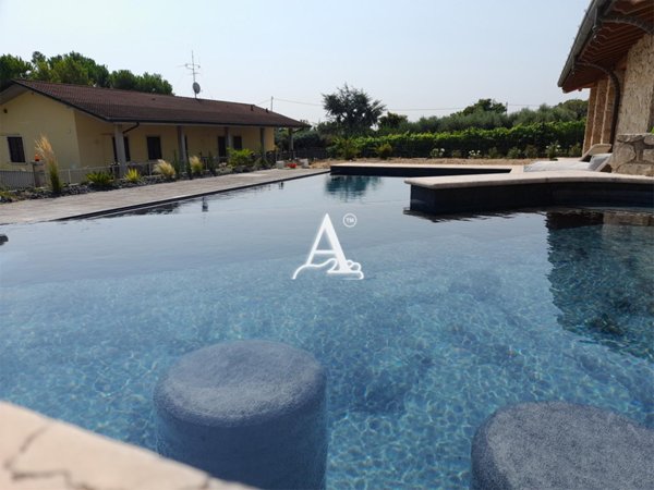 negozio in vendita a San Giovanni Lupatoto