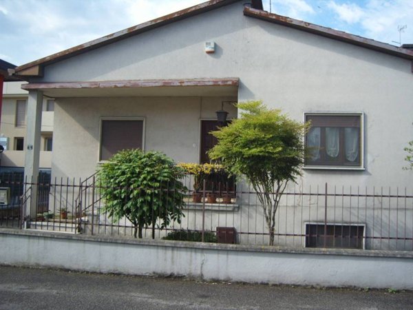 casa indipendente in vendita a San Giovanni Lupatoto