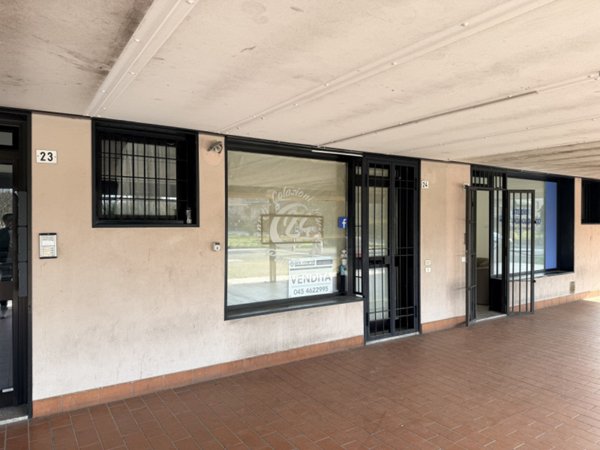 negozio in vendita a San Giovanni Lupatoto in zona Pozzo