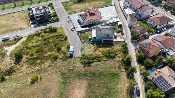 casa indipendente in vendita a San Giovanni Lupatoto in zona Pozzo