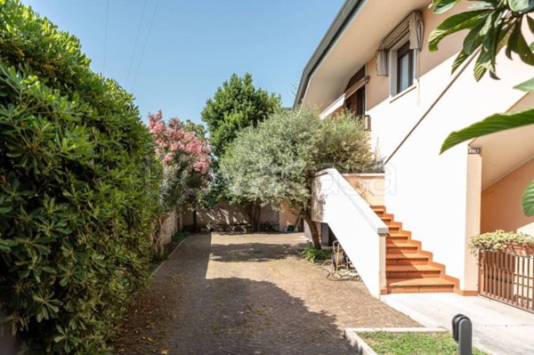 casa indipendente in vendita a San Giovanni Lupatoto in zona Pozzo