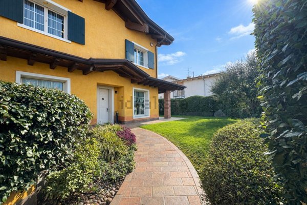 casa indipendente in vendita a San Giovanni Lupatoto in zona Pozzo