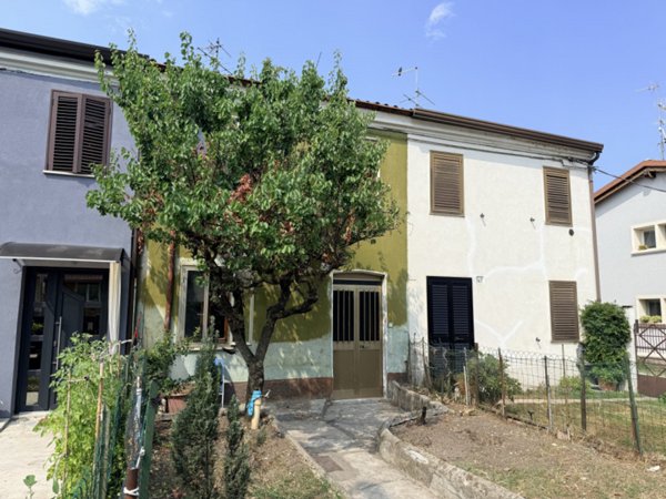 casa indipendente in vendita a San Giovanni Lupatoto in zona Pozzo