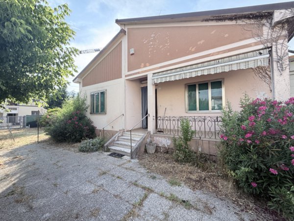 casa indipendente in vendita a San Giovanni Lupatoto in zona Pozzo