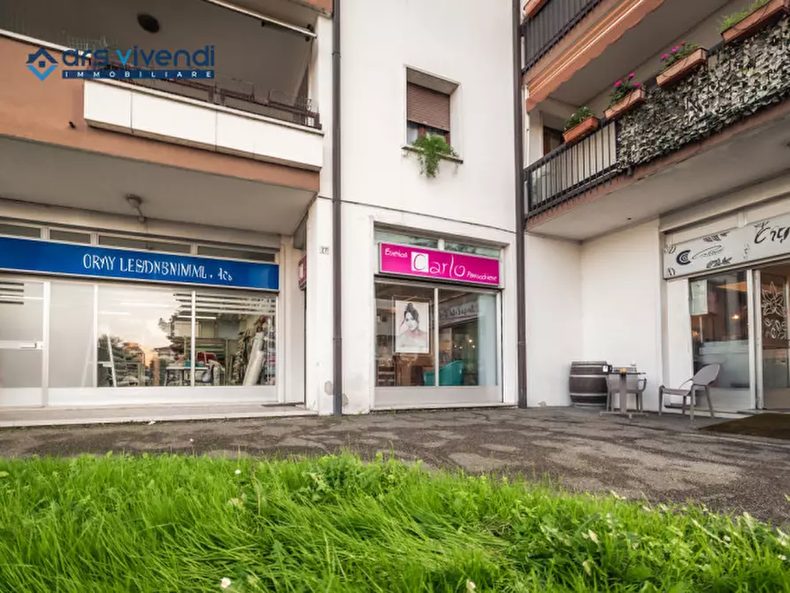 negozio in vendita a San Giovanni Lupatoto in zona Pozzo