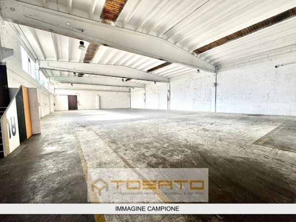 locale commerciale in vendita a San Giovanni Lupatoto in zona Pozzo