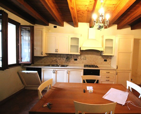 casa indipendente in vendita a San Giovanni Lupatoto in zona Pozzo