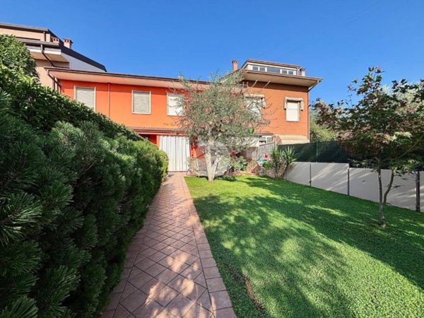 casa indipendente in vendita a San Giovanni Lupatoto in zona Pozzo