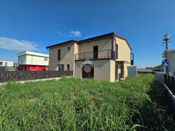 casa indipendente in vendita a San Giovanni Lupatoto in zona Pozzo