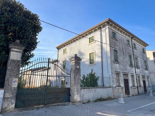 intera palazzina in vendita a San Giovanni Lupatoto in zona Raldon
