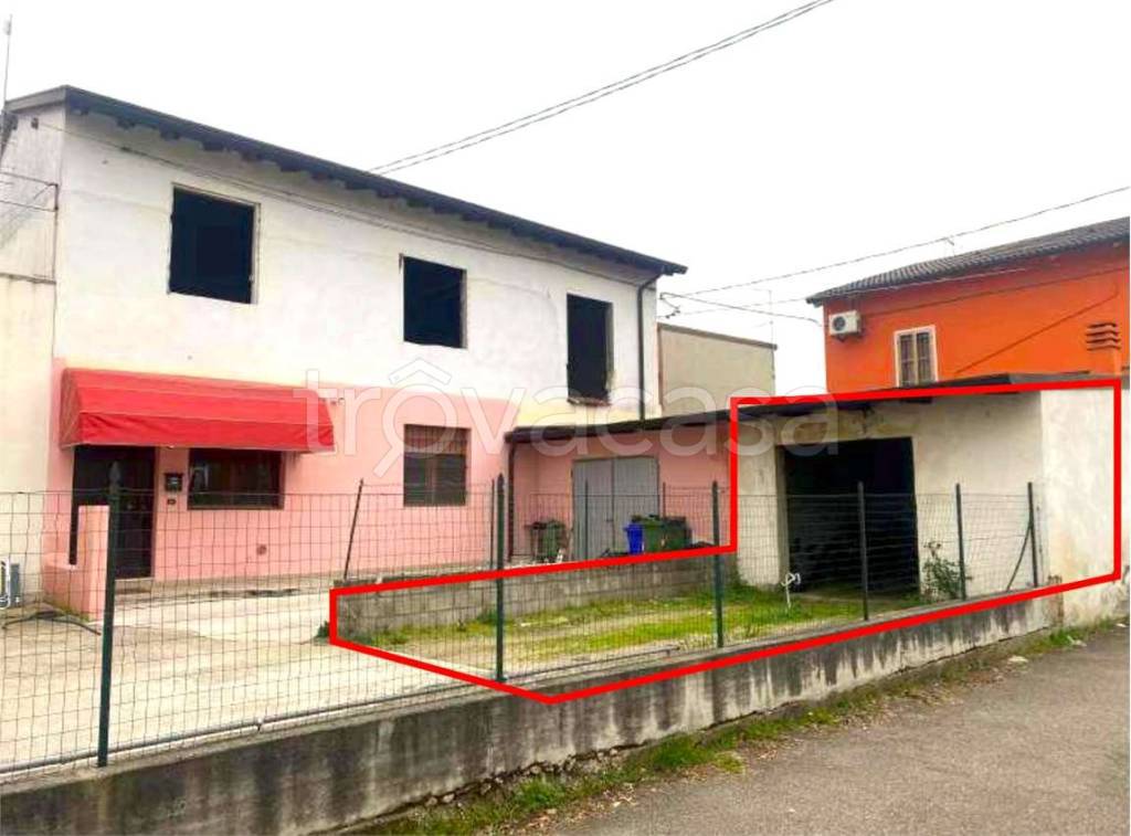 appartamento in vendita a Sanguinetto in zona Venera