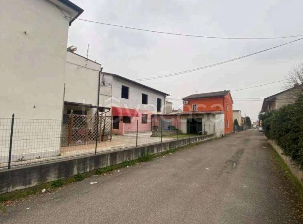 appartamento in vendita a Sanguinetto in zona Venera