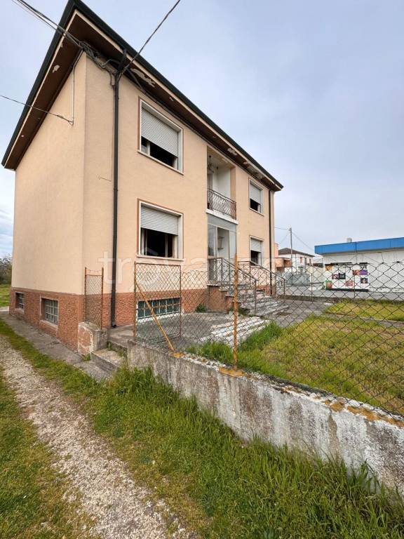 casa indipendente in vendita a Sanguinetto in zona Venera
