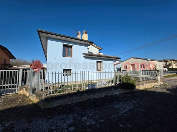 casa indipendente in vendita a Sanguinetto in zona Venera