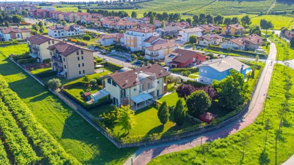 casa indipendente in vendita a San Martino Buon Albergo