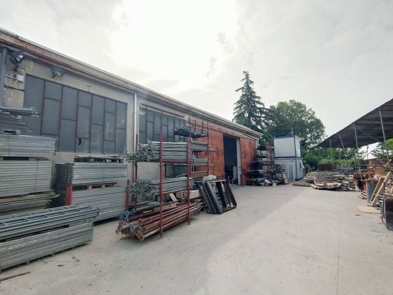 locale commerciale in vendita a San Martino Buon Albergo